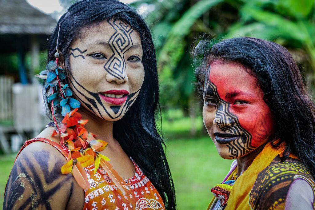 Arara Shawadawa tribe girls